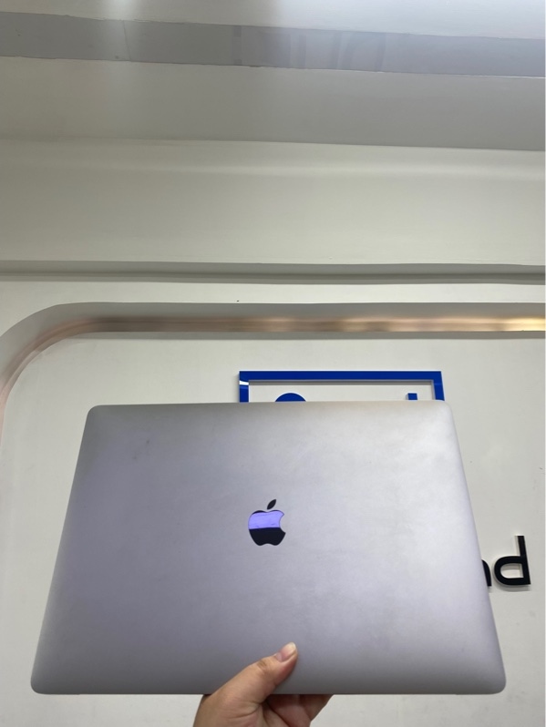 Macbook Pro 15 inch 2018 - Core i7 - 16/256gb - Màu xám - Pin thay 100% - Ngoại hình 97% - Màn ám hồng, layout phím Hàn - Kèm Sạc