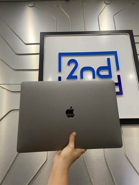 Macbook Pro 15 inch 2019 - Intel i7 Intel Graphics 630 1538MB - 16/256GB - Pin bình thường - Chu kì sạc 117 - Màu bạc - Ngoại hình: 98% - Màn ám hồng viền - Body - Kèm sạc