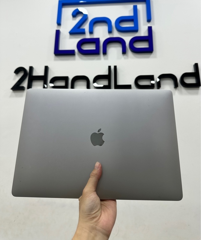 Macbook Pro 15inch 2018 - i7 6 nhân - Ram 32/512GB SSD - Pin bảo trì - Màu xám - Ngoại hình: 98% - Màn ám hồng nặng , bầm nặng , 5 đốm phản quang - Kèm sạc