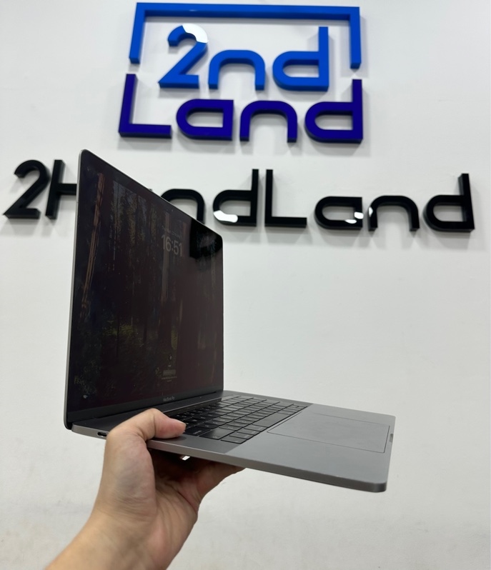 Macbook Pro 15inch 2018 - i7 6 nhân - Ram 32/512GB SSD - Pin bảo trì - Màu xám - Ngoại hình: 98% - Màn ám hồng nặng , bầm nặng , 5 đốm phản quang - Kèm sạc