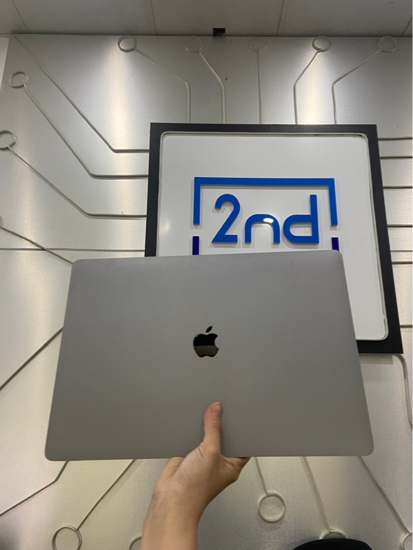 Macbook Pro 16 inch 2019 - i9 Ram 16/1TB - Pin bảo trì - Màu xám - Ngoại hình: 97% - dán màn với dán full - Kèm sạc