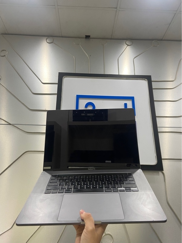 Macbook Pro 16 inch 2019 - i9 Ram 16/1TB - Pin bảo trì - Màu xám - Ngoại hình: 97% - dán màn với dán full - Kèm sạc