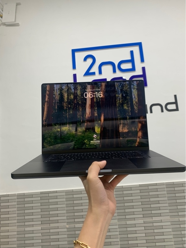 Macbook Pro 16inch M3 Pro - 18GB/512GB - Màu bạc - Pin 89% chu kì sạc - Ngoại hình: 98% - Viền ám hồng - Kèm sạc