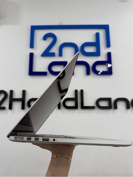 Macbook Pro 2015 - 15 inch - i7 2.5Ghz - Ram 16-DDR3/512GB - Màu bạc - Pin bảo trì - Ngoại hình 97% - Màn ám hồng , mòn phím , bong cao su màn , cấn góc - Kèm sạc 1
