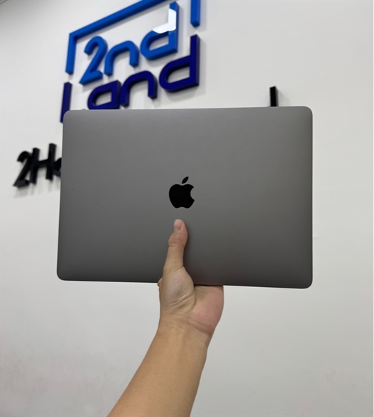 Macbook Pro 2016 13inch - i5 - Ram 8/256GB - Pin bảo trì - Màu xám - Ngoại hình 97% - Màn bụi 2 đốm phản quang nhẹ nhỏ , nút múi tên trái lờn mất độ nãy - Kèm sạc