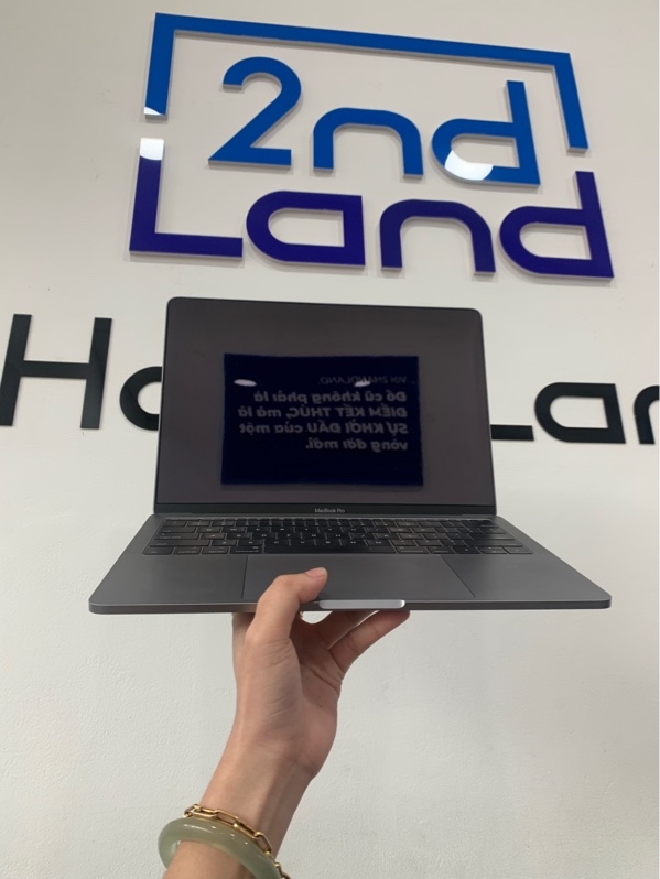 Macbook Pro 2017 13 inch - i5 - 8GB/128GB - Màu bạc - Pin bình thường chu kì sạc 164 - Ngoại hình: 97% - Màn hồng, viền trầy, in phím, nứt cao su, màn trầy, ố mặt c - Kèm sạc