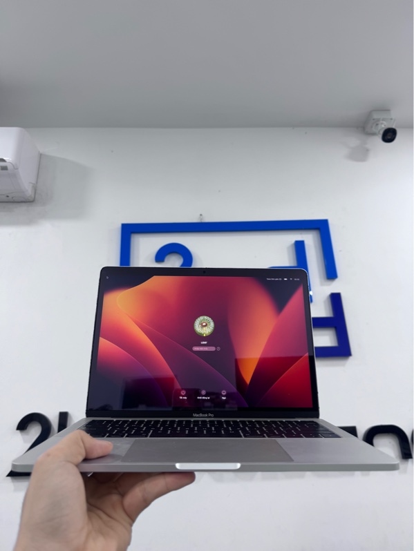 Macbook Pro 2017 - 13 inch - i5 lõi kép - 8/256Gb - macOS 13.7.8 - Màu xám - Pin bình thường chu kỳ 16 - Ngoại hình 97% - Trầy xước, cao su viền tróc, màn ám hồng rõ - Kèm sạc