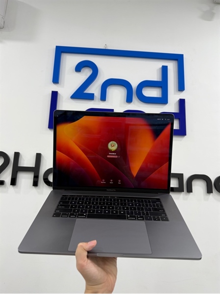 Macbook pro 2017 - 15 inch - i7 - Ram 16/256GB - Màu Silver - Pin bình thường - Ngoại hình 98% - Màn ám hồng , cấn phím Caplock - Kèm sạc 2