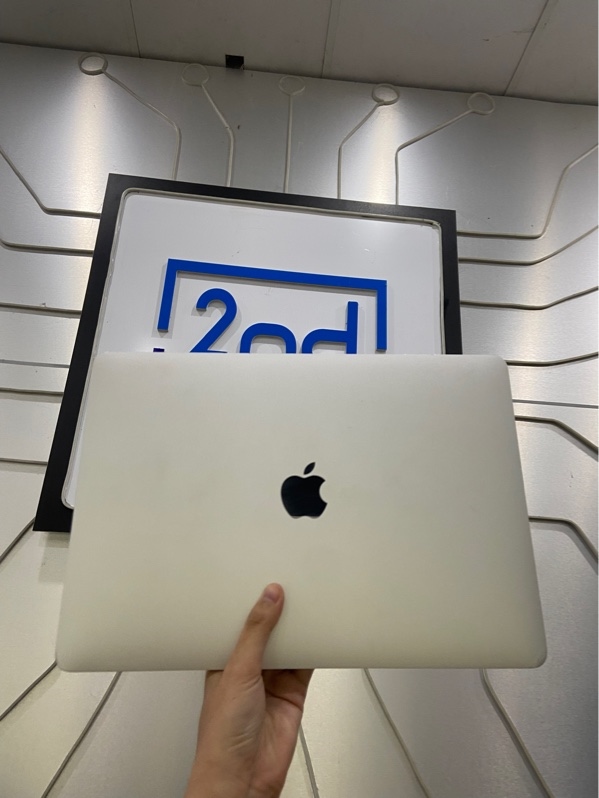Macbook Pro 2017 Touchbar - Ram 16/256GB - 4 cổng C - Mac os ventura - Pin bình thường - Màu bạc - Ngoại hình: 97% - Màn ám hồng, ám xanh - Kèm sạc