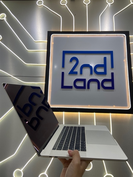 Macbook Pro 2018 15 inch - Chip i9 - Ram 32/512GB - Pin bình thường - Chu kì sạc 485 lần - Màu bạc - Ngoại hình: 98% - Màn bầm - Kèm sạc 61W 2