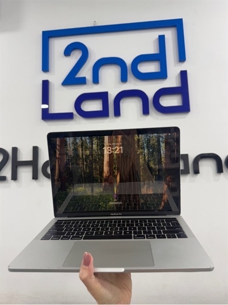 Macbook pro 2019-13 inch-2 cổng thunderbolt-Có Touchbar-Intel core i5 lõi tứ-8/128GB-Màu bạc-Pin bảo trì chu kỳ sạc 1360- Ngoại hình 96% - Màn hằn phím,ám hồng,touchpad yếu,touchbar chập chờn không hiển thị,màn trầy nhiều,cấn 4 góc,mất đế cao su-Kèm sạc 2
