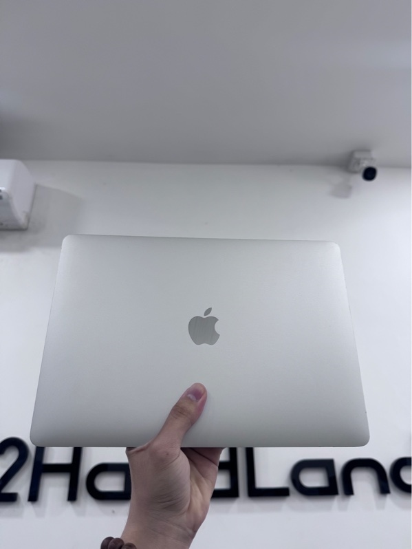 Macbook Pro 2019 - 13 inch - i5 lõi tứ - ram 8/128 - Có touchbar - 2 cổng thunderbolts - Màu xám - Ngoại hình 98% - Màn hồng nhẹ - Kèm sạc zin 61w