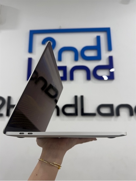Macbook pro 2019 13 inch - i5 Quadcore - 8/128GB - Màu bạc - Pin bảo trì chu kì 141 - Ngoại hình 97% - Cấn góc, màn bụi trong - Kèm box, sạc 2