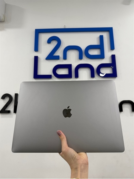 Macbook Pro 2019 - 15 inch - intel core i7 - 16/256GB - Màu xám - Pin bình thường chu kỳ sạc 63 - Ngoại hình 97% - Màn bầm , chết pixel , bụi trong , viền ám hồng , cấn góc , viền cao su bung - Kèm sạc