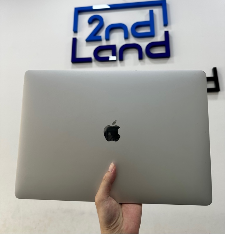 Macbook Pro 2019 15inch - Intel Core i9 - Ram 32/512GB - Pin bình thường - Màu bạc - Ngoại hình 96% - Màn ám phím trung tróc sơn , hư vân tay , trầy - Kèm sạc