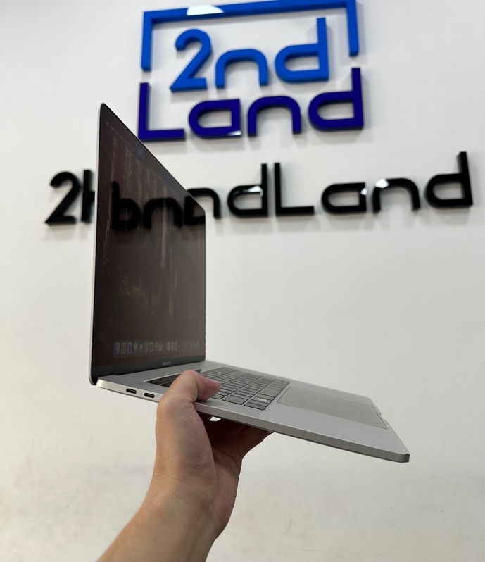 Macbook Pro 2019 15inch - Intel Core i9 - Ram 32/512GB - Pin bình thường - Màu bạc - Ngoại hình 96% - Màn ám phím trung tróc sơn , hư vân tay , trầy - Kèm sạc
