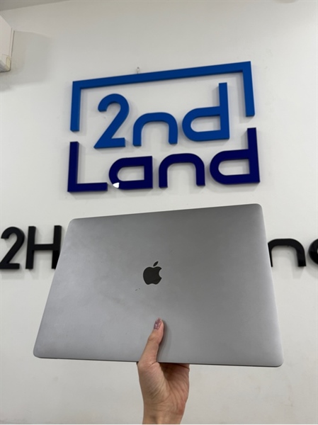 Macbook Pro 2019 - 16 inch - i7 6 core - 16/512GB - Màu xám - Pin bình thường chu kì 700 - Ngoại hình 96% - Màn hồng viền , hằn phím lên màn , trầy xước , cấn móp , thiếu 1 ốc đáy - Kèm sạc