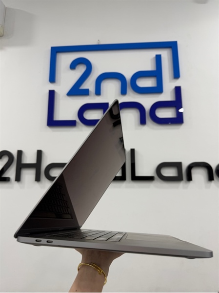 Macbook pro 2019 - 16 inch - Intel core i9 8 nhân/AMD Radeon Pro 5300N - 32/512GB - Có touchbar - Màu bạc - Pin bình thường chu kỳ sạc 402 - Ngoại hình 98% - Màn hồng nhẹ , phím mòn - Kèm sạc 1