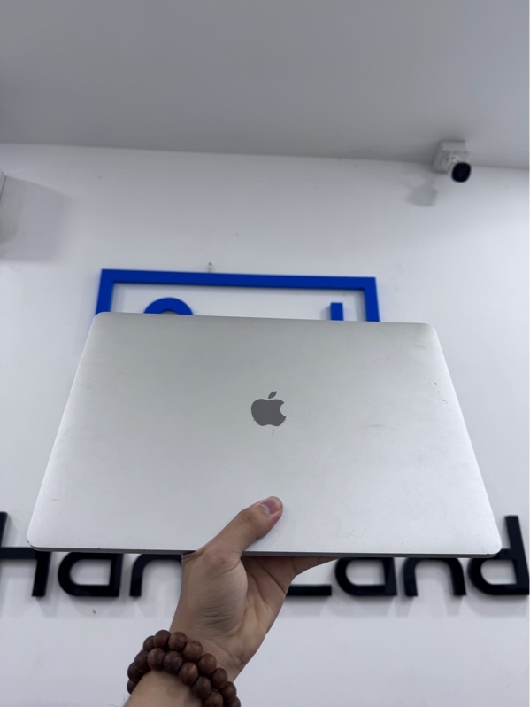 Macbook Pro 2019 16-inch - Intel Core i9 8 nhân/Intel Graphics 630 - 32/1TB - Màu xám - Pin bình thường, 145 chu kì sạc - Ngoại hình 97% - Viền cao su tróc dính máy, màn ám hồng - kèm củ sạc zin