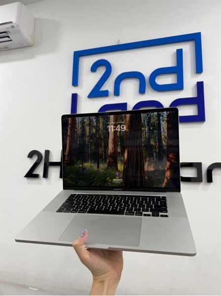 Macbook pro 2019 - 16 inch - Intel core i9/AMD Radeon Pro 5300M - 32/512GB - Có touchbar - Màu bạc - Pin bình thường chu kì 147 - Ngoại hình 98% - Màn ám hồng , màn trầy - Kèm sạc 2