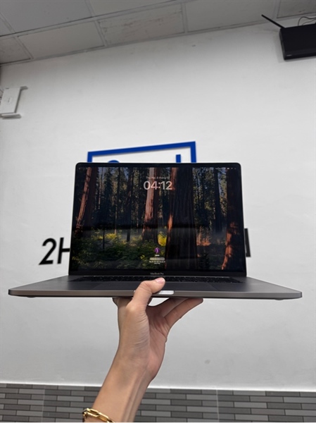 Macbook Pro 2019 16inch - i9-8 nhân - 32/512GB - Màu xám - Pin bình thường chu kì sạc 572 lần - Ngoại hình: 97% - Trầy màn + mặt A - Body, kèm sạc 1