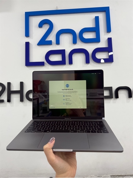 Macbook pro 2019 (2 thunder bolt 3) - 13 inch - i5 quad core - 16/256GB - Phím Nhật - Màu bạc - Pin bình thường chu kỳ sạc 406 - Ngoại hình 97% - Kèm sạc 2