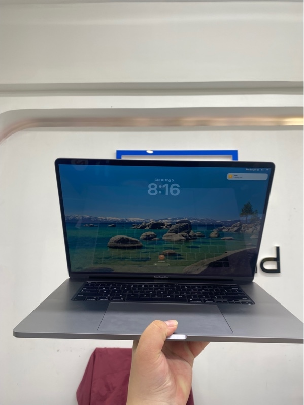 Macbook Pro 2019 - Intel core i7 - 32/1T - Màu xám - Pin bình thường - Ngoại hình 98% - Kèm sạc