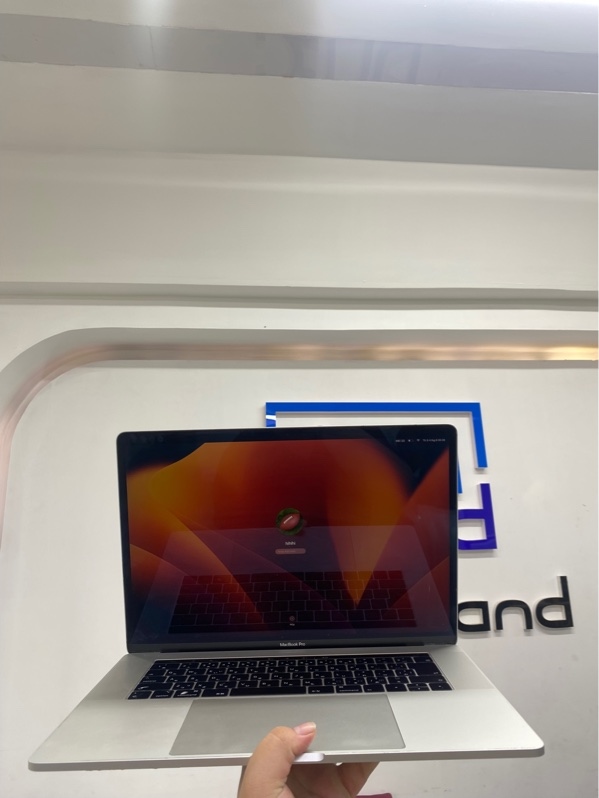 Macbook pro 2019 - intel core i9 - 15inch - 32/512 SSD - Màu xám - Pin thay 100% - Ngoại hình 97.5% - Màn ám hồng, layout phím nhật - Kèm sạc