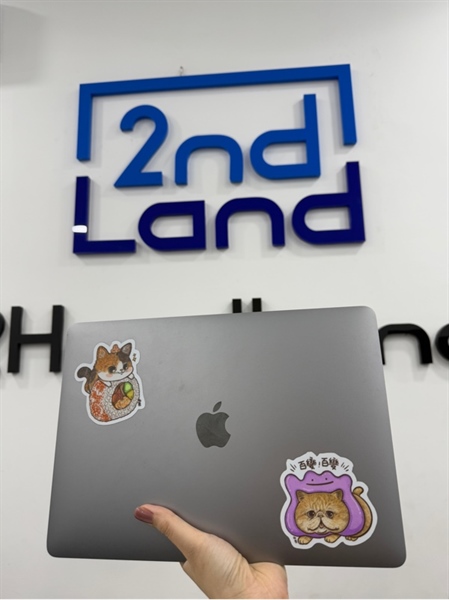 Macbook pro 2020 - 13.3 inch - Intel core i5 - 8/512GB - 2 cổng thunderbolt - Màu xám - Pin bình thường chu kỳ 326 - Ngoại hình 97% - Hở sáng viền , cấn 1 góc , viền trầy cấn , cao su viền màn bể - Kèm sạc