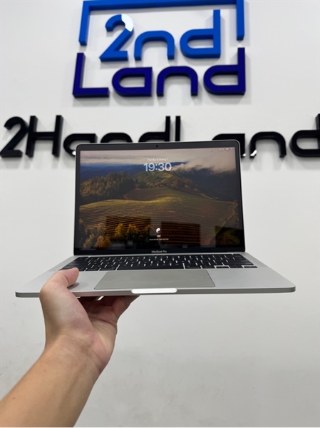 Macbook Pro 2020 13inch - Chip M1 - Ram 8/256gb - Pin 94% - Màu bạc - Ngoại hình 97% - Màn ám bụi trong - Kèm sạc 1