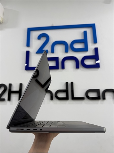 Macbook Pro 2021 - 14 inch - Apple M1 pro - 16/512GB - Màu bạc - Pin bình thường 91% 126 lần sạc - Ngoại hình 97% - Màn ám hồng , touchpad run yếu , mất touch id , trầy xước - Kèm sạc 1