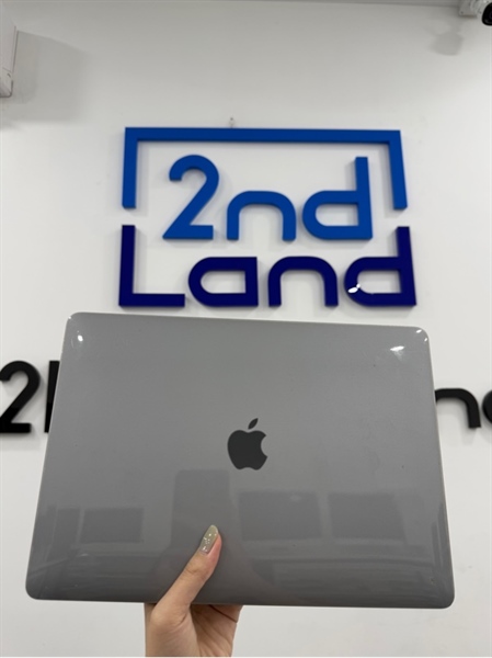 Macbook pro 2022 chip M2 - 13 inch - 16/512GB - Màu bạc - Pin 96% - Ngoại hình 98% - Cấn góc nhẹ , viền ám hồng - Kèm sạc 0