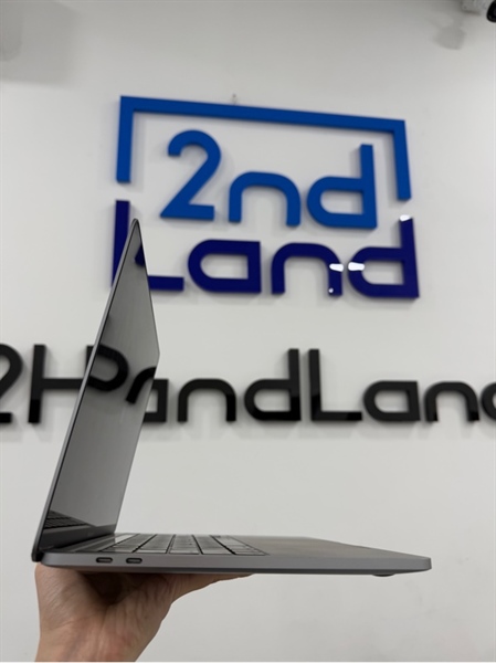 Macbook pro 2022 chip M2 - 13 inch - 16/512GB - Màu bạc - Pin 96% - Ngoại hình 98% - Cấn góc nhẹ , viền ám hồng - Kèm sạc 1