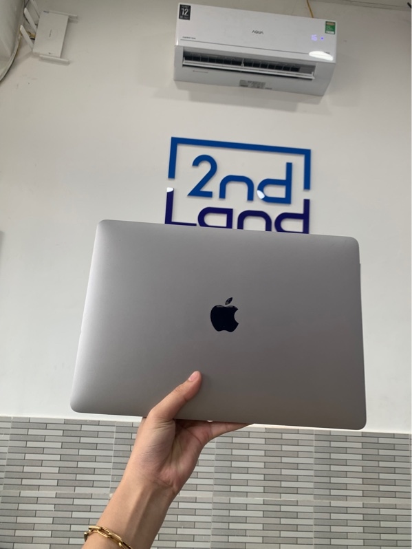 Macbook Pro i7 2020 touchbar, 4 cổng thunderbolt - Ram 16/512gb - Màu xám - Pin bình thường chu kì sạc 436 lần - Ngoại hình: 98% - Màn trầy cấn chết 1 điểm ảnh - Kèm sạc