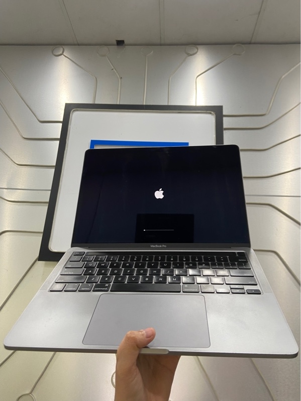 Macbook Pro M1 13 inch 2020 - Ram 16/512GB - Pin 84% - Chu kì sạc 459 - Màu xám - Ngoại hình: 97% - Màn ám hồng viền, xước - Kèm sạc