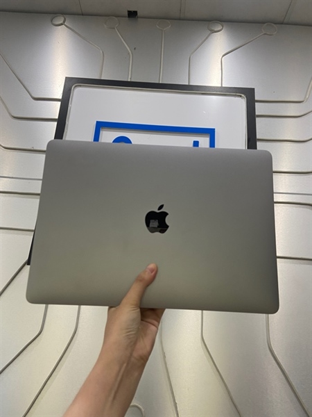 Macbook Pro M1 13 inch 2020 - Ram 8/256GB - Pin 93% - Chu kì sạc 162 - Màu xám - Ngoại hình: 97% - viền màn ám vàng nhẹ - Kèm sạc