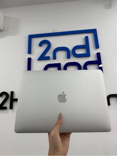 Macbook pro M1 - 13 inch - Ram 8GB/256GB SSD - Màu xám - Pin 87% chu kỳ 700 - Ngoại hình 97% - Cấn móp góc trái , ám hồng viền , tróc cao su viền màn hình - Kèm sạc
