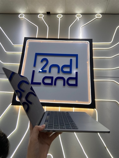 Macbook Pro M1 13inch 2020 - Ram 16/256GB - Pin 98% (chu kì sạc 51 lần) - Màu xám - Ngoại hình: 97% - Cấn 2 chỗ, ám hồng viền, bụi trong - Kèm sạc 2