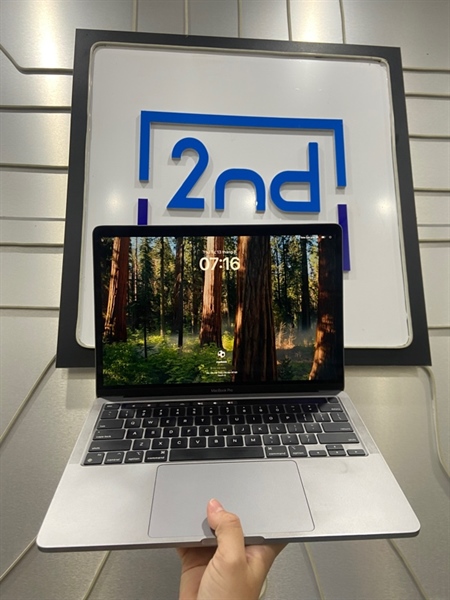 Macbook Pro M1 2020 13.3 inch - Ram 8/256GB - Pin bình thường - Chu kì sạc 155 lần - Màu bạc - Ngoại hình: 98% - Kèm Box + sạc 1