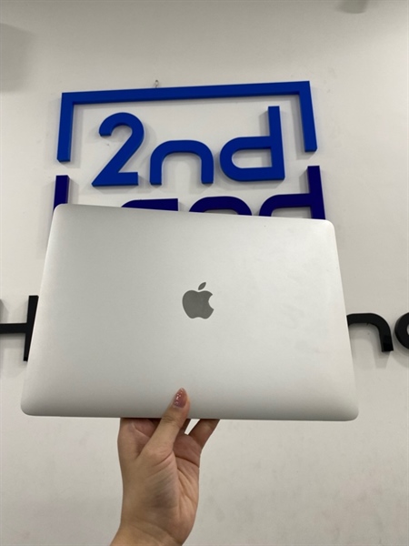 Macbook pro m1 2020 - 13 inch - 8/256GB - Màu bạc - Pin 83% - Ngoại hình 98% - Màn hở sáng nhẹ cạnh dưới - Kèm sạc