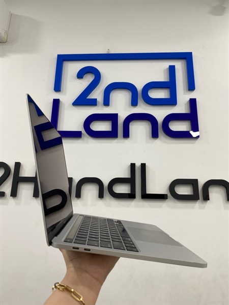 Macbook pro m1 2020 - 13 inch - 8/256GB - Màu bạc - Pin 83% - Ngoại hình 98% - Màn hở sáng nhẹ cạnh dưới - Kèm sạc 2