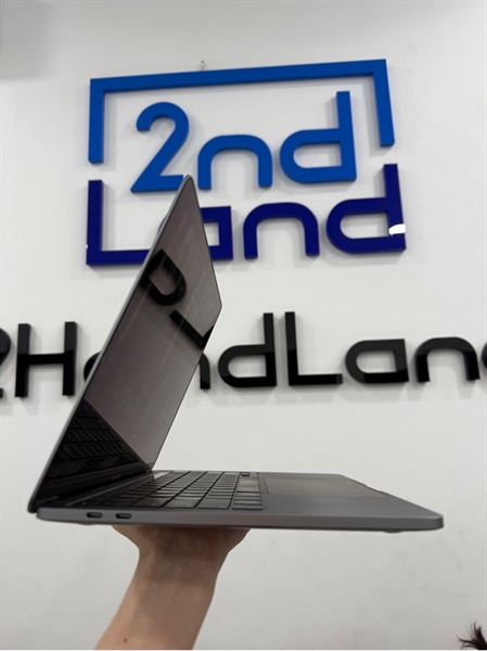 Macbook Pro M1 2020 - 13 inch - Apple M1 - 16/256GB - Có touchbar - Màu bạc - Pin bình thường 95% chu kì sạc 122 - Ngoại hình 98% - Màn hồng nhẹ , 1 chấm chết pixel - Kèm sạc 61W 1