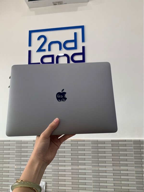 Macbook Pro M1 2020 13 inch - Ram 8GB/256GB - Màu bạc - Pin 82% - Ngoại hình: 97% - Kèm sạc