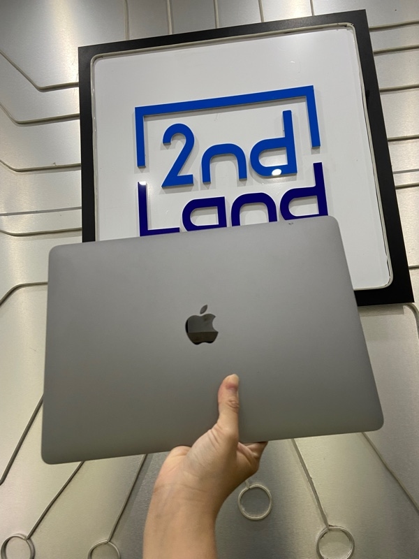 Macbook Pro M1 2020 - 13" - Ram 8/256GB SSD - Pin 82% - Chu kì sạc 321 lần - Màu xám - Ngoại hình: 97% - Kèm sạc
