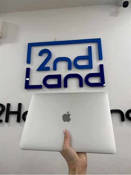 Macbook pro M1 2020(A2338) - 13 inch - phím Nhật - có touchbar - Apple M1 - 8/256GB - Màu bạc - Pin bình thường 90% 280 chu kì sạc - Ngoại hình 98% - viền hồng nhẹ - FullBox 1