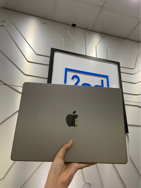 Macbook Pro M1 Pro 14inch 2021 - Ram 16/512GB - Pin 84% - Chu kì sạc 913 - Màu xám - Ngoại hình: 97% - Màn ám hồng, xước cấn đế, sườn - Kèm sạc