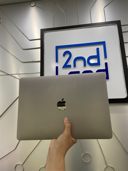 Macbook Pro M1 - Ram 8/256GB - Pin 84% - Chu kì sạc 555 lần - Màu bạc - Ngoại hình: 97% - Màn ám hồng viền vừa - FullBox 1