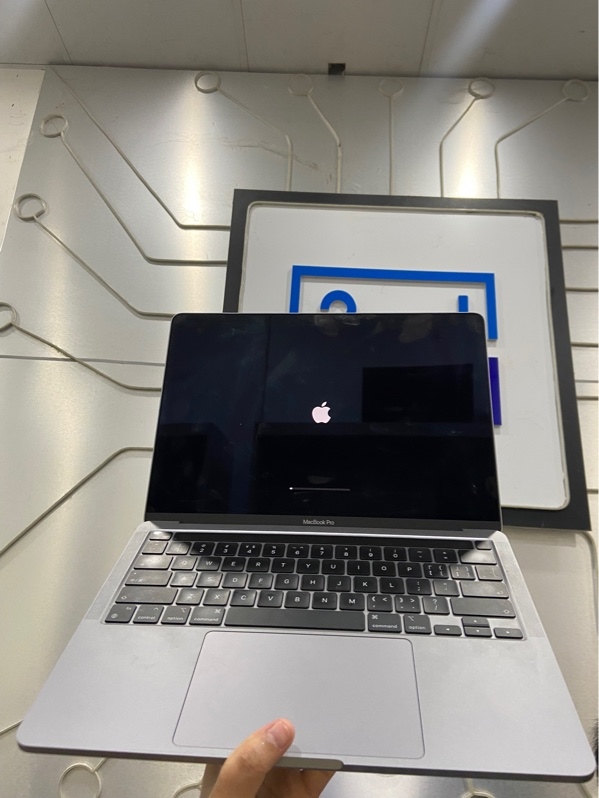 Macbook Pro M2 13 inch - 8/512GB - Pin 99% - Chu kì sạc 55 lần - Màu bạc - Ngoại hình: 98% - Kèm sạc