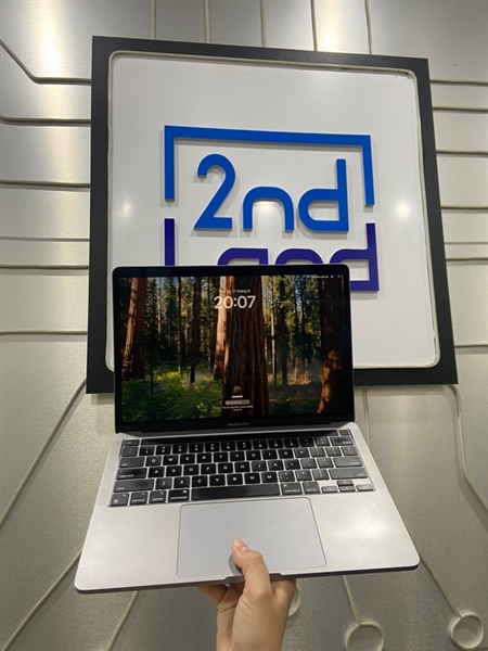 Macbook Pro M2 13inch 2022 - Ram 8/256GB SSD - Pin 85% - Chu kì sạc 237 - Màu xám - Ngoại hình: 98% - Viền màn ám xanh nhẹ, touchbar lỗi - Kèm sạc