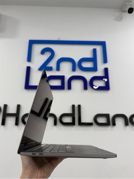 Macbook pro M2 2020 - 13 inch - 8/256GB - Phím Đài - Màu xám - Pin 85% - Ngoại hình 98% - Hằn vết sticker - Kèm sạc 1